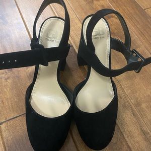 Gianni Bini Black Closed Toe Heals Size 7.5